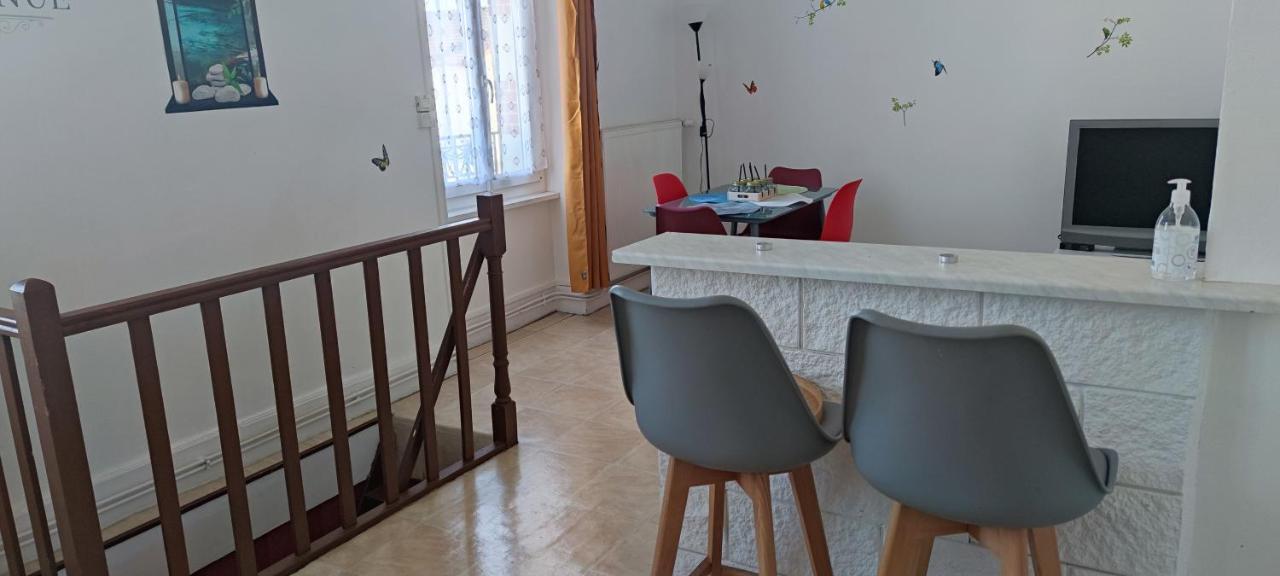 Appartement Duplex F2 Tout Confort Proche Centre Ville Avec Parking Gratuit มงต์ลูซง ภายนอก รูปภาพ