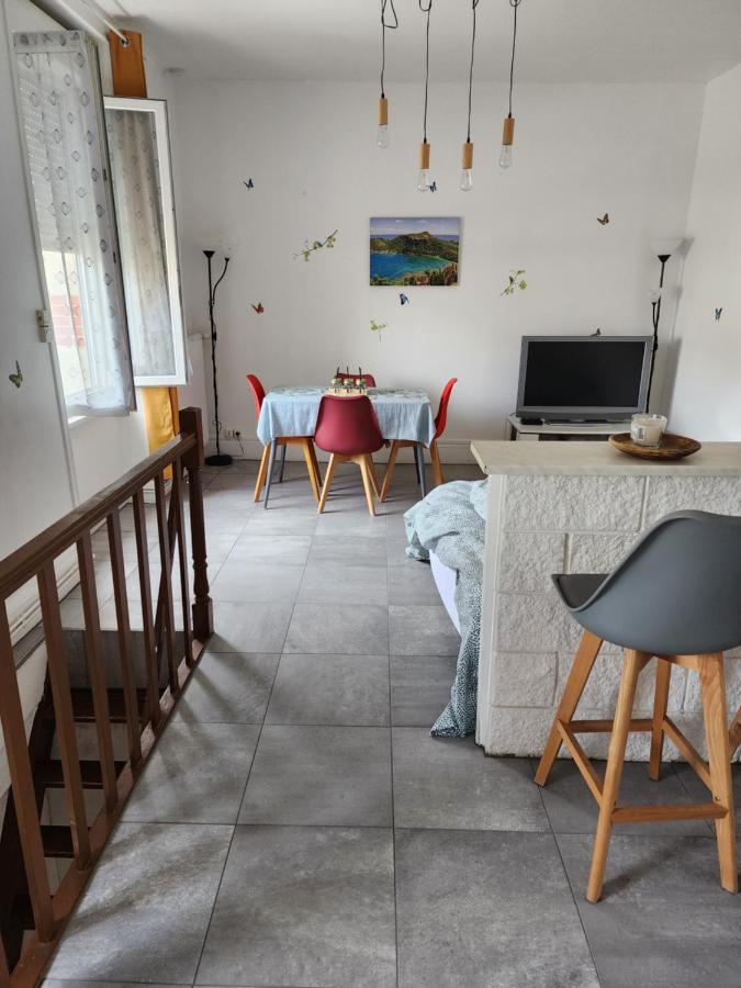 Appartement Duplex F2 Tout Confort Proche Centre Ville Avec Parking Gratuit มงต์ลูซง ภายนอก รูปภาพ