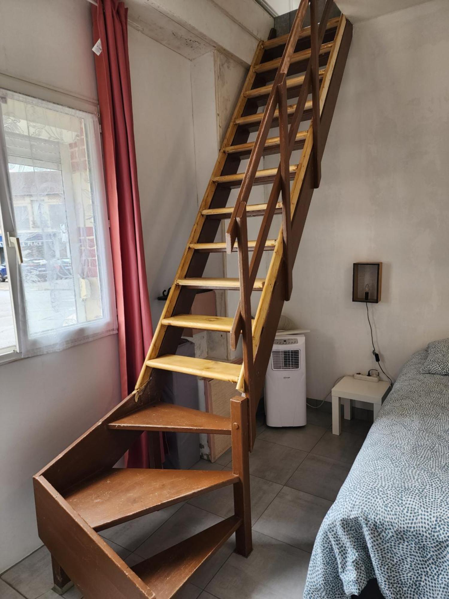 Appartement Duplex F2 Tout Confort Proche Centre Ville Avec Parking Gratuit มงต์ลูซง ภายนอก รูปภาพ